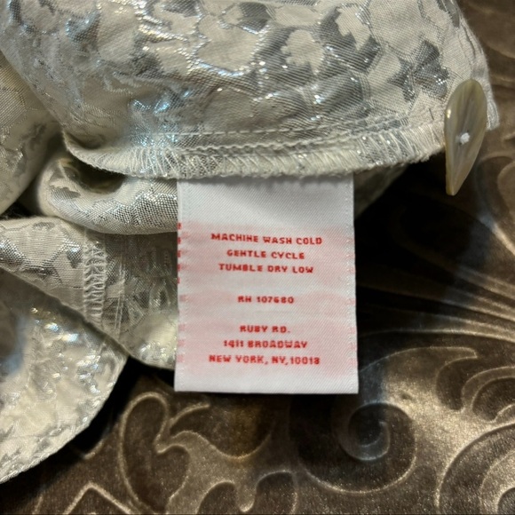 New Without Tags White Blouse With Iridescent Buttons by Ruby Red Size 10 - Picture 8 of 10